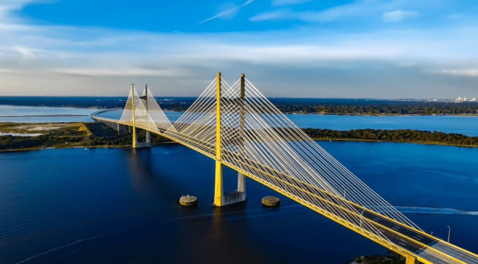 Menyentuh Awan, 7 Jembatan Cantik Bak di Negeri Dongeng jembatan cantik